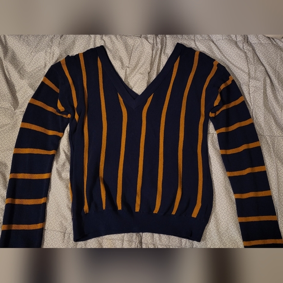 Navy v-neck sweater - Picture 4 of 8